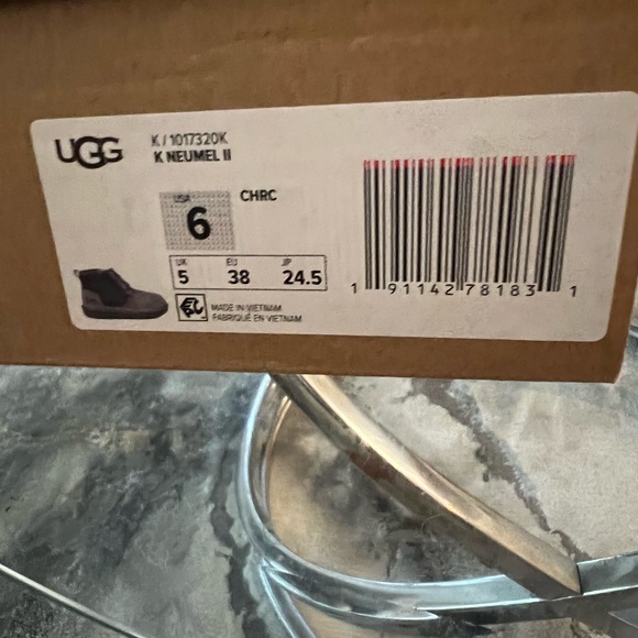 K NEUMEL II UGG BOATS - Picture 7 of 11